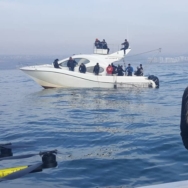 Shark diving Mossel Bay boat